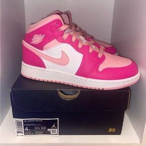 👟👟Fierce Pink Air Jordan Mid 1 👟👟